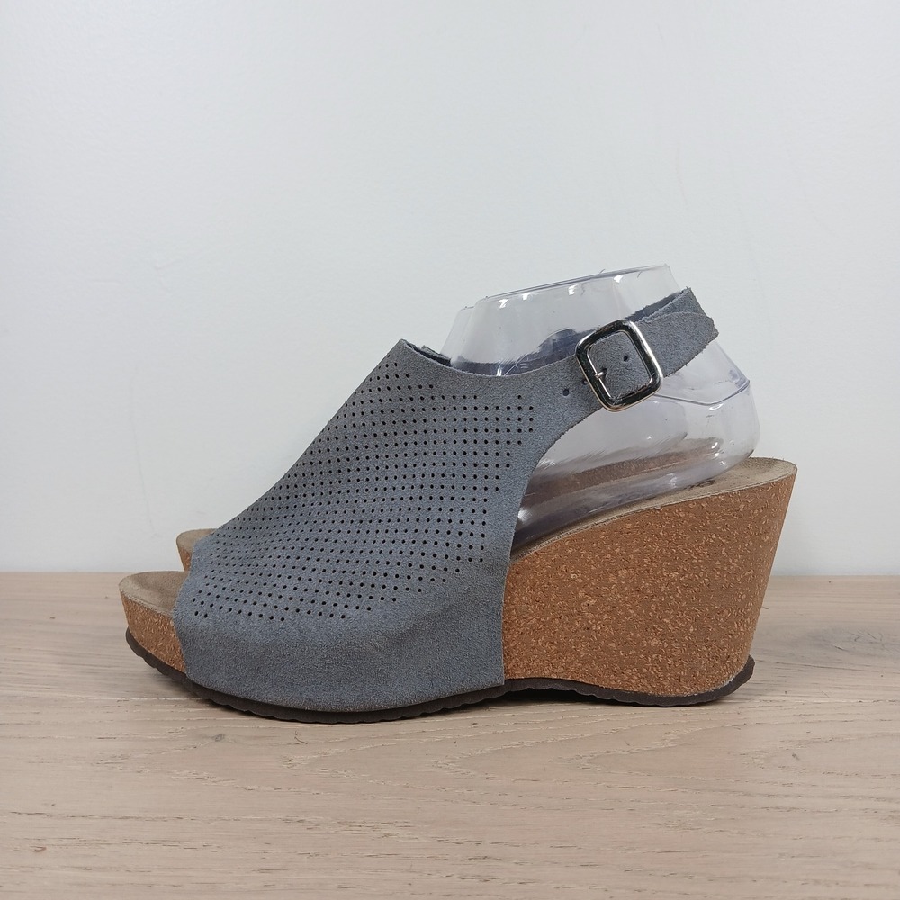 Bio Gold Sandals Women 9.5 Gray Leather Perforated Wedge Buckle Platform